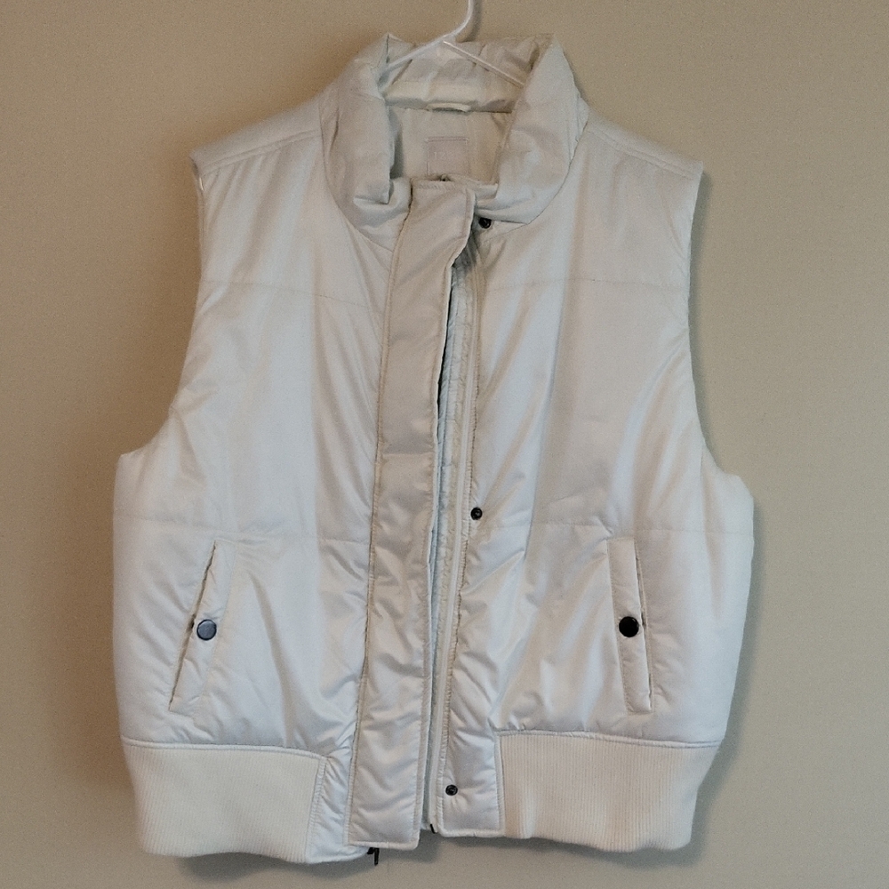 Izod Light Cream Puffer Vest